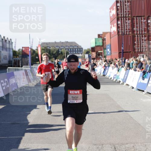 03.10.2025 - Köhlbrandbrückenlauf Jannik Wohlers http://msf.ph/oto/9049282 03.10.2025 13:07:41 Ziel 4159, 4165, 4254, 4263, 4375, 6384, 6744, 6800 meine-sportfotos.de