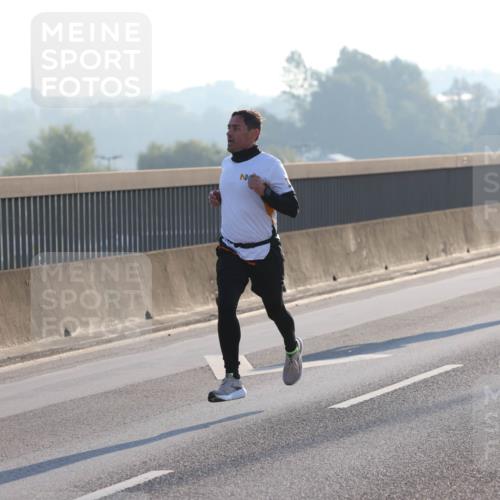 03.10.2025 - Köhlbrandbrückenlauf Lena Gebhardt http://msf.ph/oto/9049284 03.10.2025 09:12:13 Position 1  meine-sportfotos.de