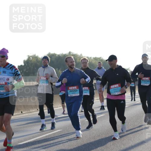 03.10.2025 - Köhlbrandbrückenlauf Jannik Wohlers http://msf.ph/oto/9049300 03.10.2025 09:18:23 Position 3 2027, 3457, 1675, 1408, 3799 meine-sportfotos.de