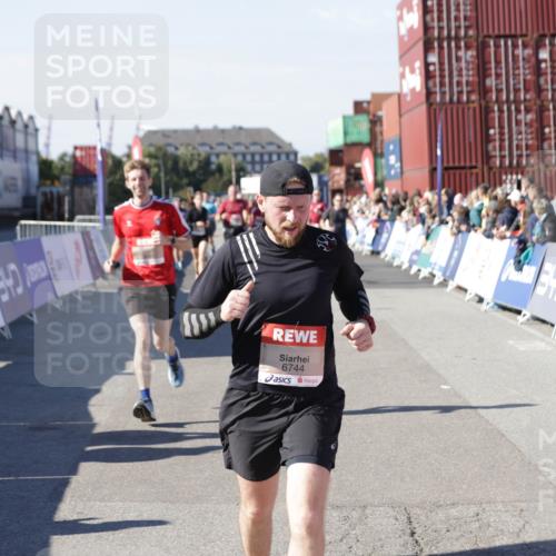 03.10.2025 - Köhlbrandbrückenlauf Jannik Wohlers http://msf.ph/oto/9049304 03.10.2025 13:07:41 Ziel 4159, 4165, 4254, 4263, 4375, 6384, 6744, 6800 meine-sportfotos.de