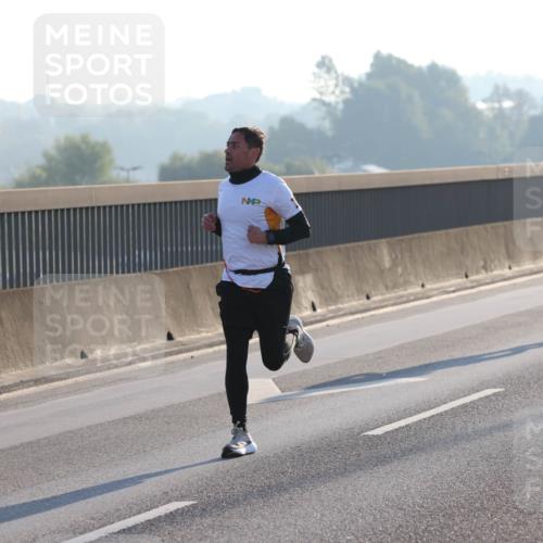 03.10.2025 - Köhlbrandbrückenlauf Lena Gebhardt http://msf.ph/oto/9049306 03.10.2025 09:12:13 Position 1  meine-sportfotos.de