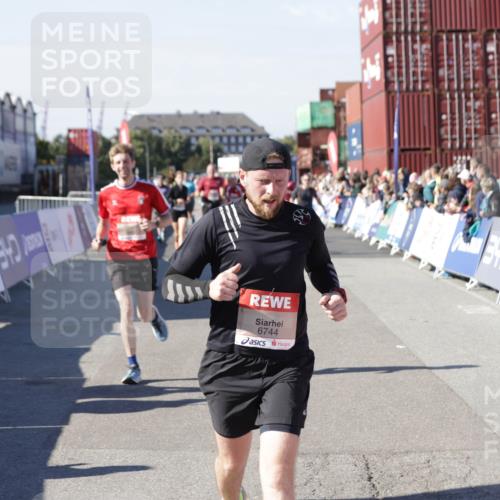 03.10.2025 - Köhlbrandbrückenlauf Jannik Wohlers http://msf.ph/oto/9049308 03.10.2025 13:07:42 Ziel 4159, 4165, 4254, 4263, 4375, 6384, 6744, 6800, 6821 meine-sportfotos.de