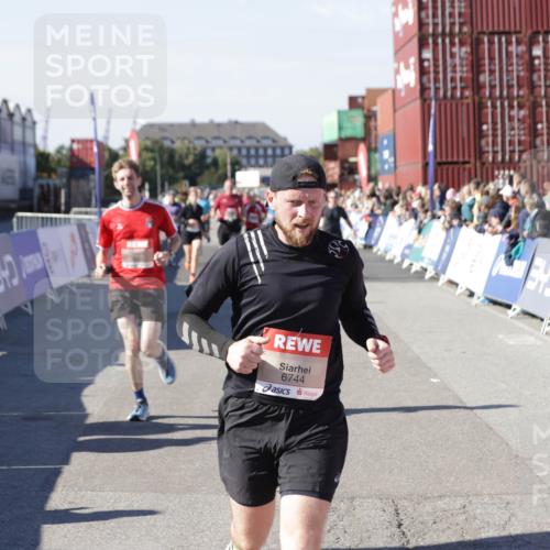 03.10.2025 - Köhlbrandbrückenlauf Jannik Wohlers http://msf.ph/oto/9049315 03.10.2025 13:07:42 Ziel 4159, 4165, 4254, 4263, 4375, 6384, 6744, 6800, 6821 meine-sportfotos.de