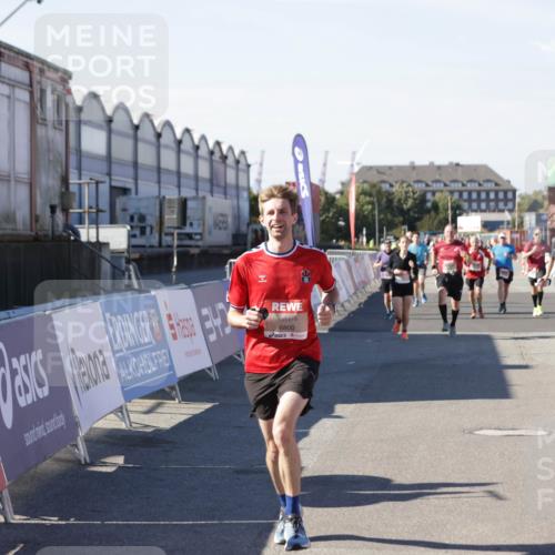 03.10.2025 - Köhlbrandbrückenlauf Jannik Wohlers http://msf.ph/oto/9049328 03.10.2025 13:07:42 Ziel 4159, 4165, 4254, 4263, 4375, 6384, 6744, 6800, 6821 meine-sportfotos.de