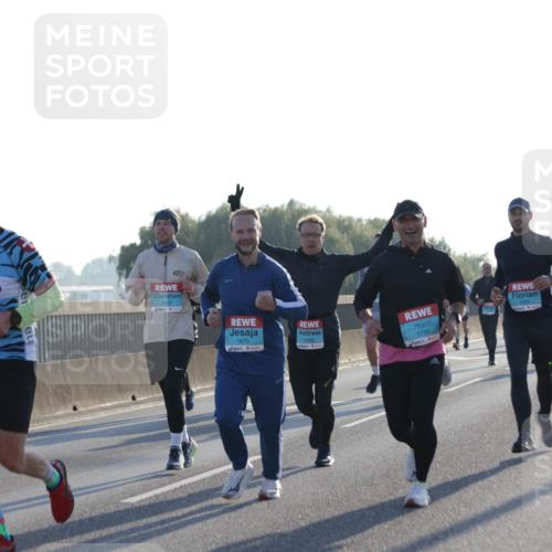 03.10.2025 - Köhlbrandbrückenlauf Jannik Wohlers http://msf.ph/oto/9049335 03.10.2025 09:18:23 Position 3 3457, 1675, 1408, 3799 meine-sportfotos.de