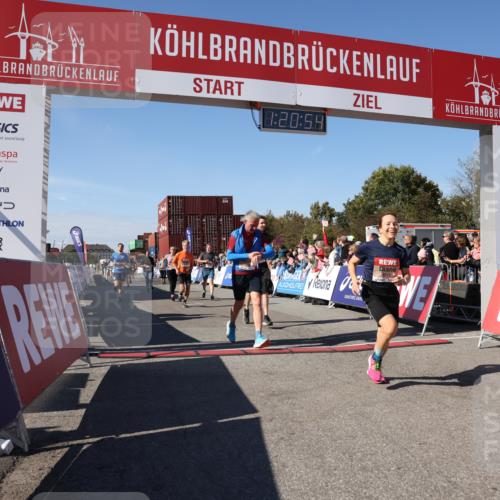 03.10.2025 - Köhlbrandbrückenlauf Lena Gebhardt http://msf.ph/oto/9049336 03.10.2025 13:20:55 Ziel 4709, 4915, 4916, 5006, 5084, 5130, 5156, 5169, 5377, 5480, 5488, 5501, 5774, 6296, 6645, 6646, 6648, 6650, 6703, 6780 meine-sportfotos.de