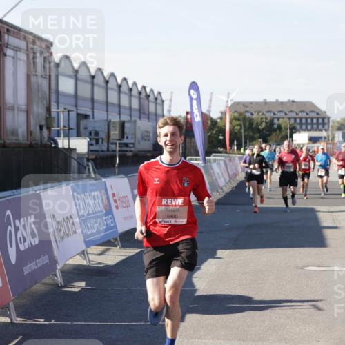 03.10.2025 - Köhlbrandbrückenlauf Jannik Wohlers http://msf.ph/oto/9049348 03.10.2025 13:07:43 Ziel 4159, 4165, 4254, 4263, 4382, 6384, 6744, 6800, 6821 meine-sportfotos.de