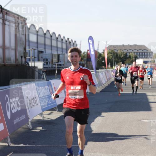 03.10.2025 - Köhlbrandbrückenlauf Jannik Wohlers http://msf.ph/oto/9049355 03.10.2025 13:07:43 Ziel 4159, 4165, 4254, 4263, 4382, 6384, 6744, 6800, 6821 meine-sportfotos.de