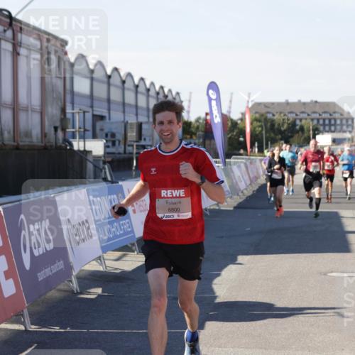 03.10.2025 - Köhlbrandbrückenlauf Jannik Wohlers http://msf.ph/oto/9049357 03.10.2025 13:07:43 Ziel 4159, 4165, 4254, 4263, 4382, 6384, 6744, 6800, 6821 meine-sportfotos.de