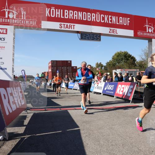 03.10.2025 - Köhlbrandbrückenlauf Lena Gebhardt http://msf.ph/oto/9049360 03.10.2025 13:20:55 Ziel 4709, 4915, 4916, 5006, 5084, 5130, 5156, 5169, 5377, 5480, 5488, 5501, 5774, 6296, 6645, 6646, 6648, 6650, 6703, 6780 meine-sportfotos.de