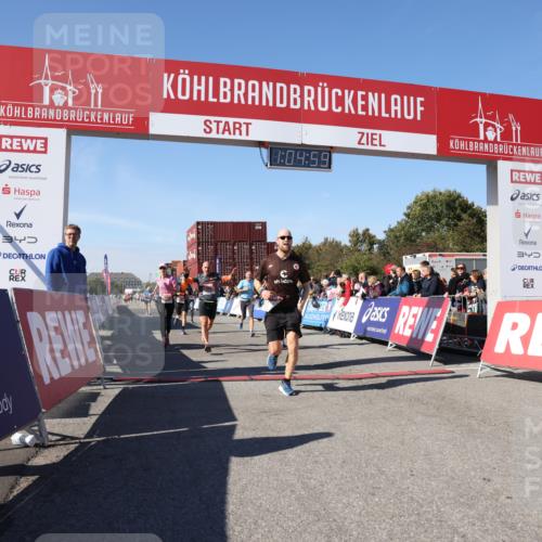 03.10.2025 - Köhlbrandbrückenlauf Lena Gebhardt http://msf.ph/oto/9049375 03.10.2025 13:05:00 Ziel 4175, 4217, 4240, 4751, 5670, 5785, 5951, 5952, 6561, 6719 meine-sportfotos.de