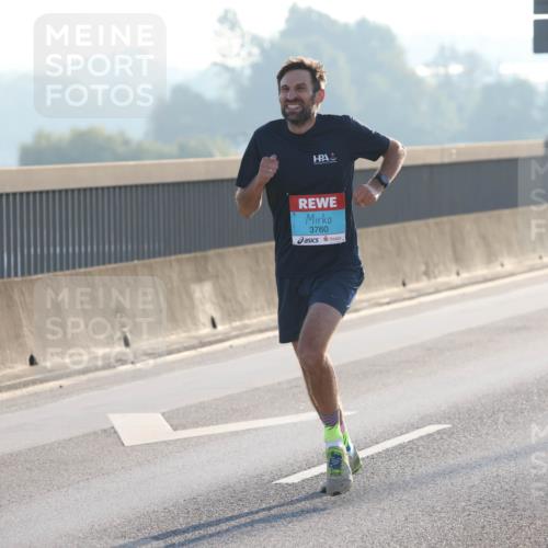 03.10.2025 - Köhlbrandbrückenlauf Lena Gebhardt http://msf.ph/oto/9049379 03.10.2025 09:12:17 Position 1 3760 meine-sportfotos.de