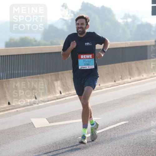 03.10.2025 - Köhlbrandbrückenlauf Lena Gebhardt http://msf.ph/oto/9049382 03.10.2025 09:12:17 Position 1 3760 meine-sportfotos.de