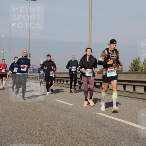 03.10.2025 - Köhlbrandbrückenlauf Fabian Wolf http://msf.ph/oto/9049387 03.10.2025 10:00:57 Position 3 2413, 1834 meine-sportfotos.de