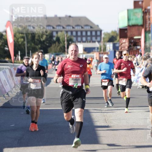 03.10.2025 - Köhlbrandbrückenlauf Jannik Wohlers http://msf.ph/oto/9049395 03.10.2025 13:07:45 Ziel 4159, 4165, 4263, 4310, 4382, 5993, 6120, 6285, 6384, 6651, 6744, 6800, 6821 meine-sportfotos.de