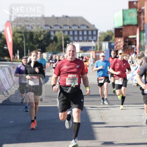 03.10.2025 - Köhlbrandbrückenlauf Jannik Wohlers http://msf.ph/oto/9049403 03.10.2025 13:07:45 Ziel 4159, 4165, 4263, 4310, 4382, 5993, 6120, 6285, 6384, 6651, 6744, 6800, 6821 meine-sportfotos.de