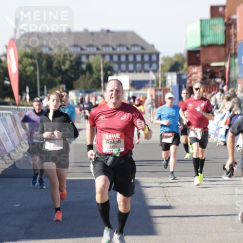 03.10.2025 - Köhlbrandbrückenlauf Jannik Wohlers http://msf.ph/oto/9049420 03.10.2025 13:07:45 Ziel 4159, 4165, 4263, 4310, 4382, 5993, 6120, 6285, 6384, 6651, 6744, 6800, 6821 meine-sportfotos.de