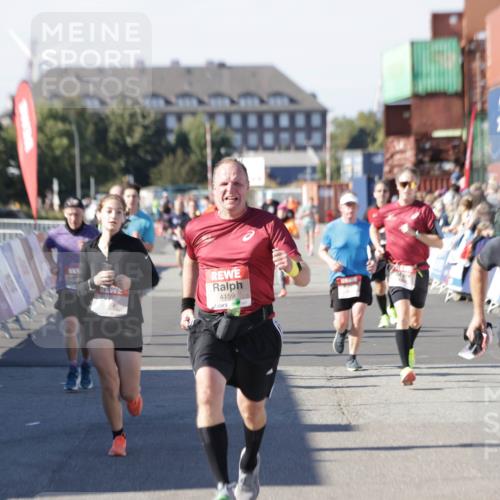 03.10.2025 - Köhlbrandbrückenlauf Jannik Wohlers http://msf.ph/oto/9049426 03.10.2025 13:07:45 Ziel 4159, 4165, 4263, 4310, 4382, 5993, 6120, 6285, 6384, 6651, 6744, 6800, 6821 meine-sportfotos.de
