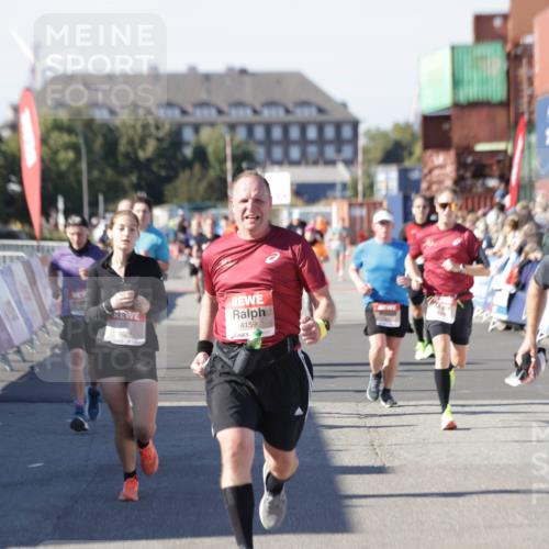 03.10.2025 - Köhlbrandbrückenlauf Jannik Wohlers http://msf.ph/oto/9049428 03.10.2025 13:07:45 Ziel 4159, 4165, 4263, 4310, 4382, 5993, 6120, 6285, 6384, 6651, 6744, 6800, 6821 meine-sportfotos.de