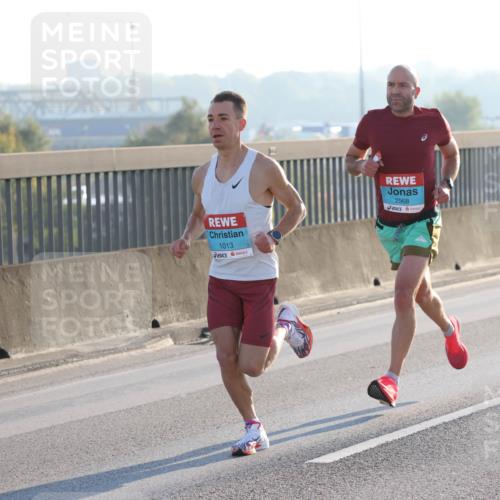 03.10.2025 - Köhlbrandbrückenlauf Lena Gebhardt http://msf.ph/oto/9049430 03.10.2025 09:12:27 Position 1 1013, 2968 meine-sportfotos.de