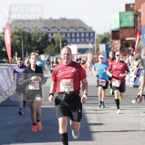 03.10.2025 - Köhlbrandbrückenlauf Jannik Wohlers http://msf.ph/oto/9049433 03.10.2025 13:07:45 Ziel 4159, 4165, 4263, 4310, 4382, 5993, 6120, 6285, 6384, 6651, 6744, 6800, 6821 meine-sportfotos.de