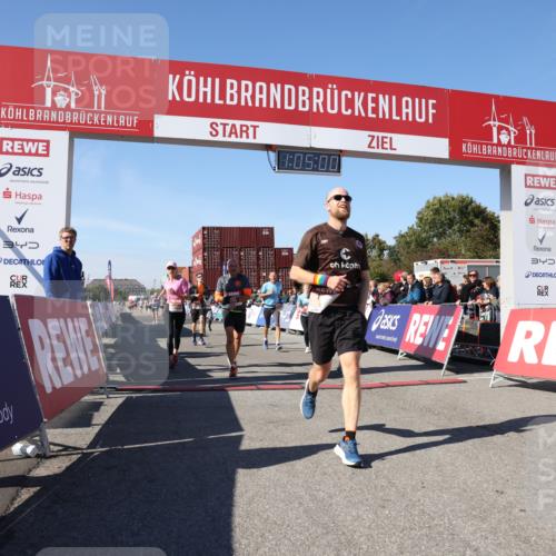 03.10.2025 - Köhlbrandbrückenlauf Lena Gebhardt http://msf.ph/oto/9049435 03.10.2025 13:05:00 Ziel 4175, 4217, 4240, 4751, 5670, 5785, 5951, 5952, 6561, 6719 meine-sportfotos.de
