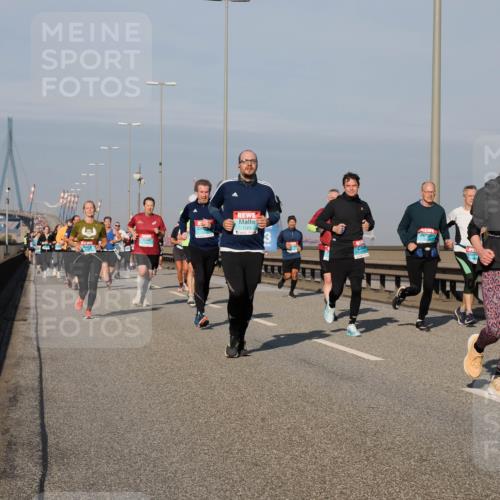 03.10.2025 - Köhlbrandbrückenlauf Fabian Wolf http://msf.ph/oto/9049445 03.10.2025 10:00:58 Position 3 1124, 1834 meine-sportfotos.de