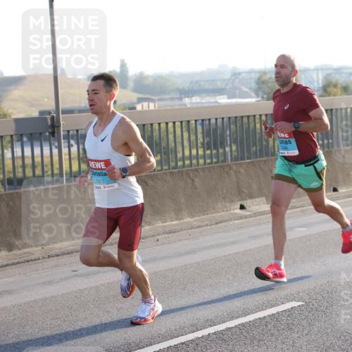 03.10.2025 - Köhlbrandbrückenlauf Lena Gebhardt http://msf.ph/oto/9049452 03.10.2025 09:12:28 Position 1 1013, 2968 meine-sportfotos.de