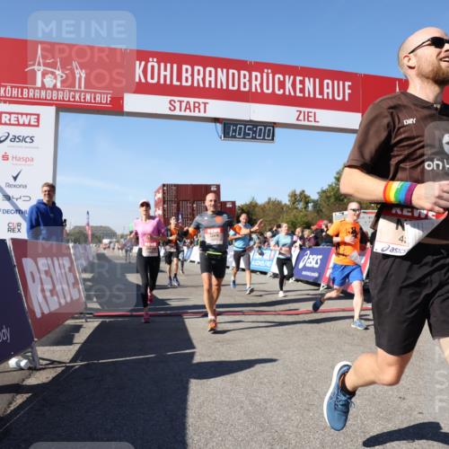 03.10.2025 - Köhlbrandbrückenlauf Lena Gebhardt http://msf.ph/oto/9049462 03.10.2025 13:05:01 Ziel 4098, 4175, 4217, 4240, 4256, 4751, 5670, 5785, 5951, 5952, 6561, 6719 meine-sportfotos.de