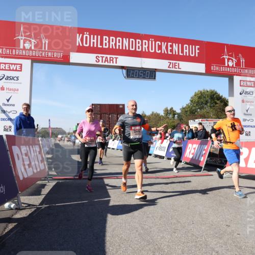 03.10.2025 - Köhlbrandbrückenlauf Lena Gebhardt http://msf.ph/oto/9049471 03.10.2025 13:05:01 Ziel 4098, 4175, 4217, 4240, 4256, 4751, 5670, 5785, 5951, 5952, 6561, 6719 meine-sportfotos.de
