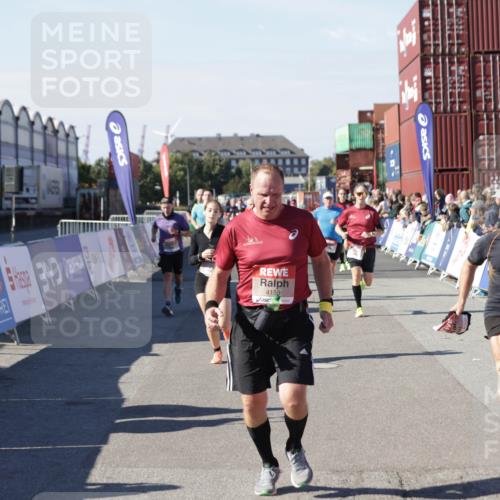 03.10.2025 - Köhlbrandbrückenlauf Jannik Wohlers http://msf.ph/oto/9049491 03.10.2025 13:07:46 Ziel 4159, 4165, 4263, 4310, 4382, 5993, 6120, 6285, 6384, 6651, 6744, 6800, 6821 meine-sportfotos.de