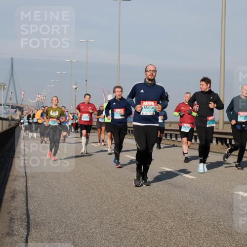 03.10.2025 - Köhlbrandbrückenlauf Fabian Wolf http://msf.ph/oto/9049492 03.10.2025 10:00:58 Position 3 1124, 1760, 2113 meine-sportfotos.de