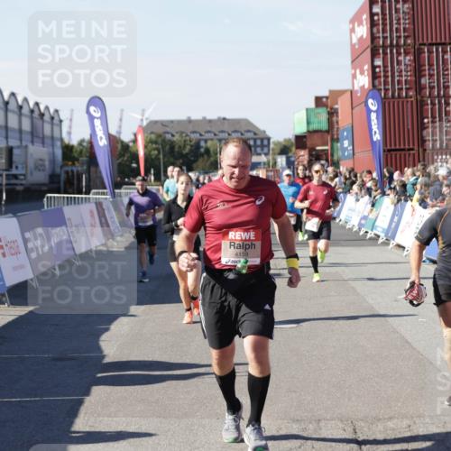 03.10.2025 - Köhlbrandbrückenlauf Jannik Wohlers http://msf.ph/oto/9049493 03.10.2025 13:07:46 Ziel 4159, 4165, 4263, 4310, 4382, 5993, 6120, 6285, 6384, 6651, 6744, 6800, 6821 meine-sportfotos.de