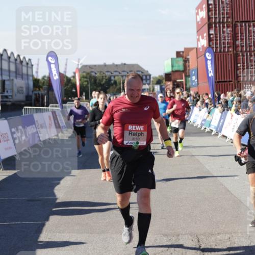 03.10.2025 - Köhlbrandbrückenlauf Jannik Wohlers http://msf.ph/oto/9049500 03.10.2025 13:07:46 Ziel 4159, 4165, 4263, 4310, 4382, 5993, 6120, 6285, 6384, 6651, 6744, 6800, 6821 meine-sportfotos.de