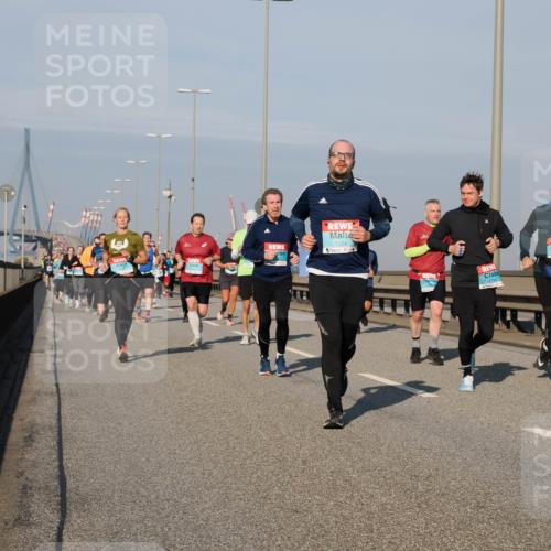 03.10.2025 - Köhlbrandbrückenlauf Fabian Wolf http://msf.ph/oto/9049503 03.10.2025 10:00:59 Position 3 1124, 1760, 2404 meine-sportfotos.de