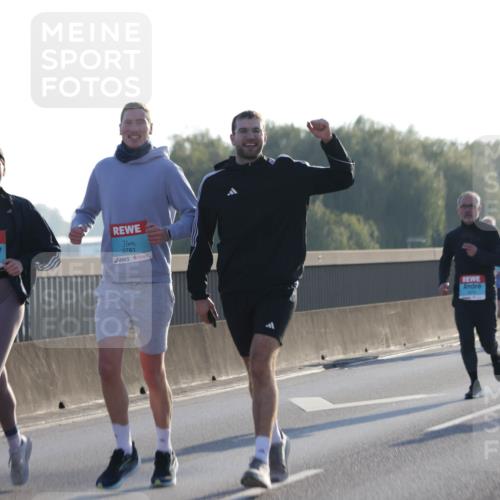 03.10.2025 - Köhlbrandbrückenlauf Jannik Wohlers http://msf.ph/oto/9049507 03.10.2025 09:18:26 Position 3 1487, 3781 meine-sportfotos.de