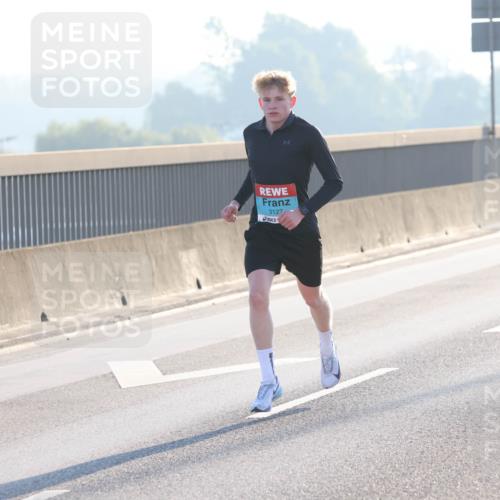 03.10.2025 - Köhlbrandbrückenlauf Lena Gebhardt http://msf.ph/oto/9049510 03.10.2025 09:12:55 Position 1 3127 meine-sportfotos.de