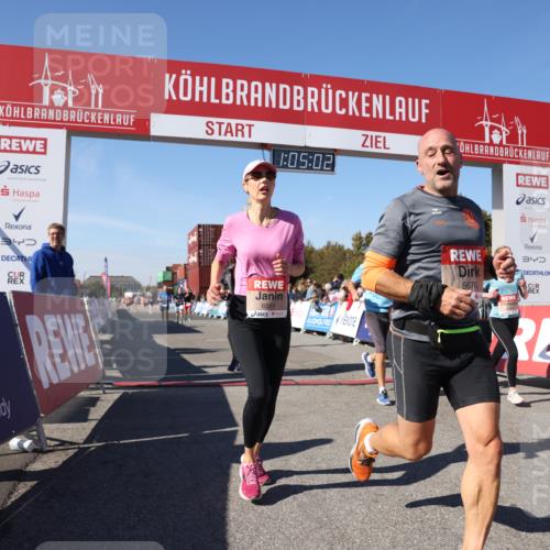 03.10.2025 - Köhlbrandbrückenlauf Lena Gebhardt http://msf.ph/oto/9049514 03.10.2025 13:05:02 Ziel 4098, 4175, 4217, 4240, 4256, 4751, 5670, 5785, 5951, 5952, 6561, 6719 meine-sportfotos.de