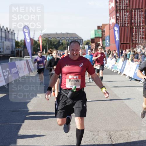 03.10.2025 - Köhlbrandbrückenlauf Jannik Wohlers http://msf.ph/oto/9049517 03.10.2025 13:07:47 Ziel 4159, 4165, 4263, 4310, 4382, 5993, 6120, 6285, 6384, 6651, 6696, 6744, 6800, 6821 meine-sportfotos.de