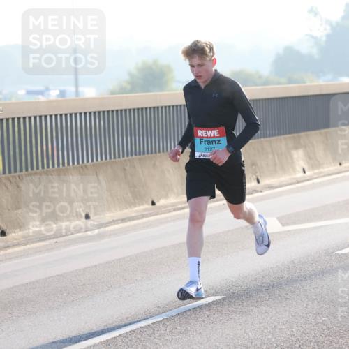 03.10.2025 - Köhlbrandbrückenlauf Lena Gebhardt http://msf.ph/oto/9049530 03.10.2025 09:12:56 Position 1 3127 meine-sportfotos.de