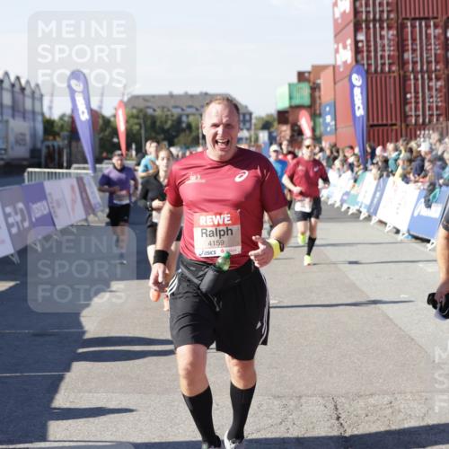 03.10.2025 - Köhlbrandbrückenlauf Jannik Wohlers http://msf.ph/oto/9049532 03.10.2025 13:07:47 Ziel 4159, 4165, 4263, 4310, 4382, 5993, 6120, 6285, 6384, 6651, 6696, 6744, 6800, 6821 meine-sportfotos.de