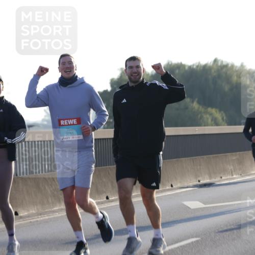 03.10.2025 - Köhlbrandbrückenlauf Jannik Wohlers http://msf.ph/oto/9049534 03.10.2025 09:18:27 Position 3 3781 meine-sportfotos.de