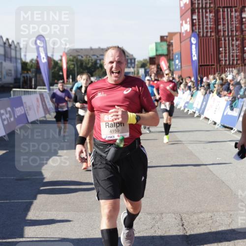 03.10.2025 - Köhlbrandbrückenlauf Jannik Wohlers http://msf.ph/oto/9049538 03.10.2025 13:07:47 Ziel 4159, 4165, 4263, 4310, 4382, 5993, 6120, 6285, 6384, 6651, 6696, 6744, 6800, 6821 meine-sportfotos.de