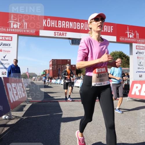 03.10.2025 - Köhlbrandbrückenlauf Lena Gebhardt http://msf.ph/oto/9049548 03.10.2025 13:05:03 Ziel 4098, 4175, 4217, 4240, 4256, 4751, 5670, 5785, 5951, 5952, 6561, 6719 meine-sportfotos.de