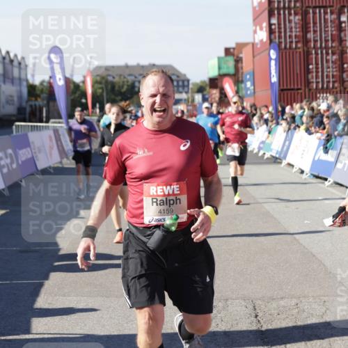 03.10.2025 - Köhlbrandbrückenlauf Jannik Wohlers http://msf.ph/oto/9049550 03.10.2025 13:07:47 Ziel 4159, 4165, 4263, 4310, 4382, 5993, 6120, 6285, 6384, 6651, 6696, 6744, 6800, 6821 meine-sportfotos.de