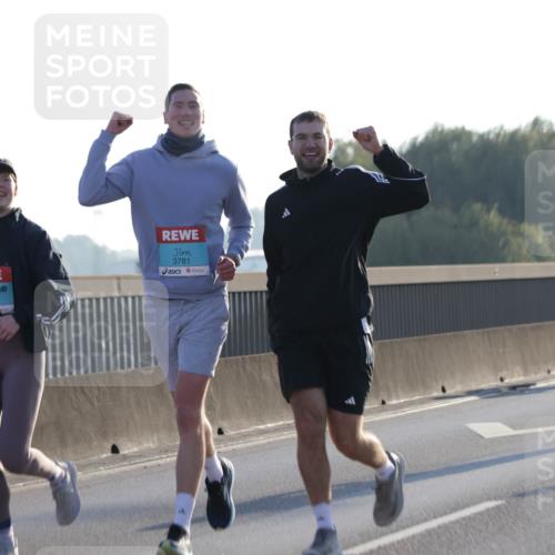 03.10.2025 - Köhlbrandbrückenlauf Jannik Wohlers http://msf.ph/oto/9049556 03.10.2025 09:18:27 Position 3 1487, 3781 meine-sportfotos.de