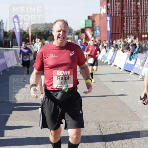 03.10.2025 - Köhlbrandbrückenlauf Jannik Wohlers http://msf.ph/oto/9049557 03.10.2025 13:07:47 Ziel 4159, 4165, 4263, 4310, 4382, 5993, 6120, 6285, 6384, 6651, 6696, 6744, 6800, 6821 meine-sportfotos.de