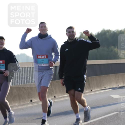 03.10.2025 - Köhlbrandbrückenlauf Jannik Wohlers http://msf.ph/oto/9049561 03.10.2025 09:18:27 Position 3 1487, 3781 meine-sportfotos.de