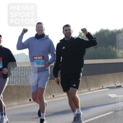 03.10.2025 - Köhlbrandbrückenlauf Jannik Wohlers http://msf.ph/oto/9049565 03.10.2025 09:18:27 Position 3 1487, 3781 meine-sportfotos.de