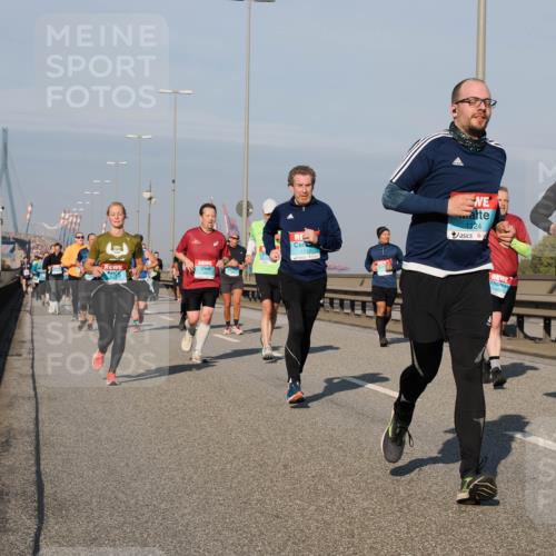 03.10.2025 - Köhlbrandbrückenlauf Fabian Wolf http://msf.ph/oto/9049566 03.10.2025 10:01:00 Position 3 1712, 1124, 280 meine-sportfotos.de